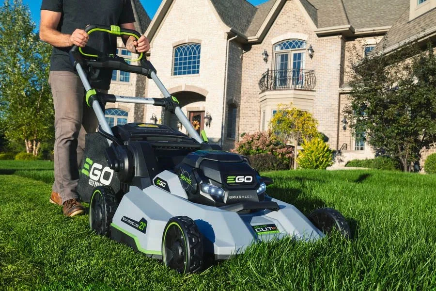 battery powered self propelled lawn mowers